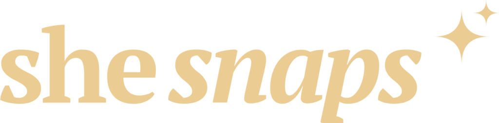 She Snaps Logo